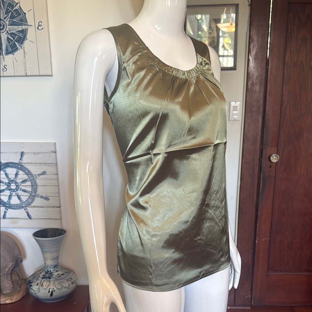 NWT northern reflections size xsmall Sleek Olive Green Satin Tank Top